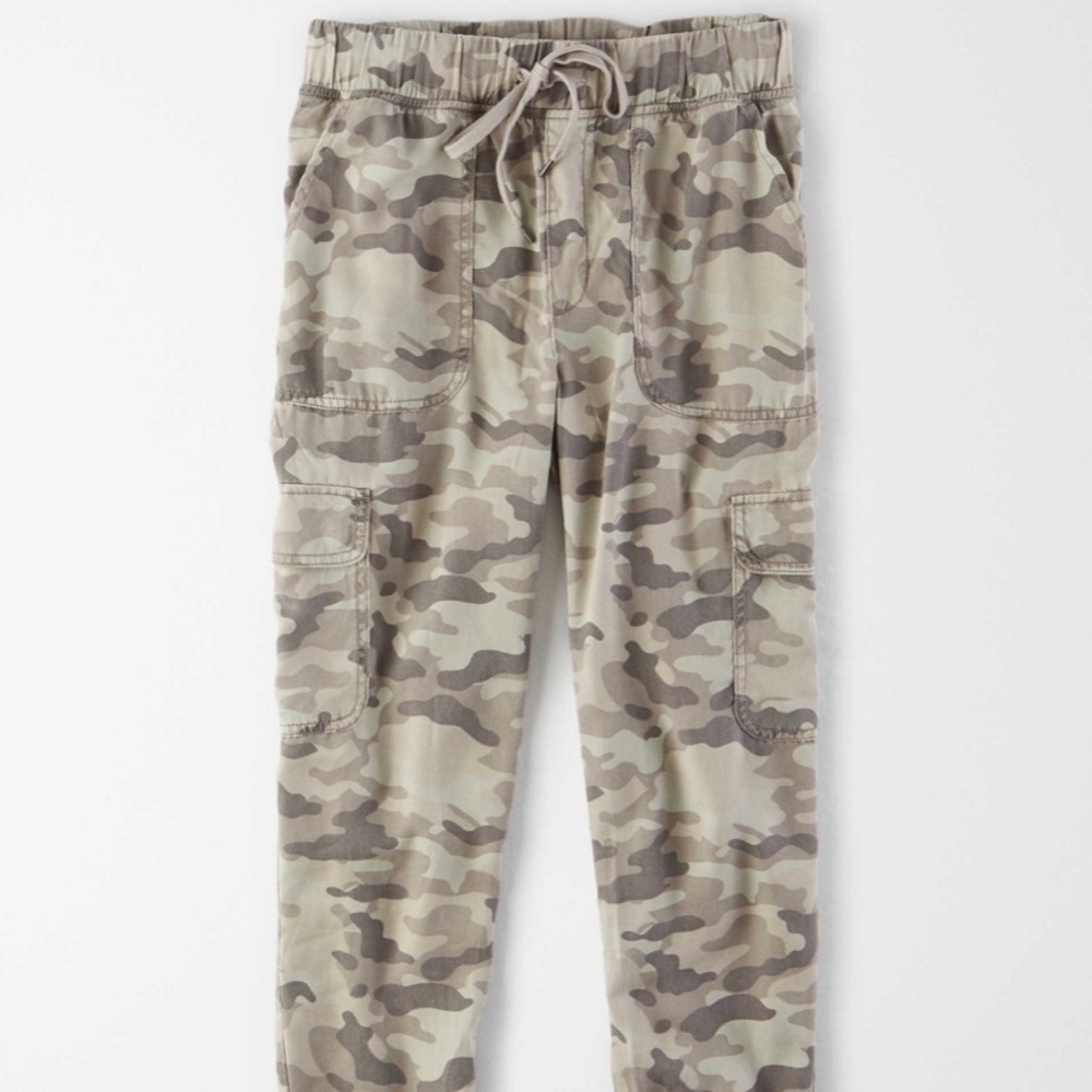 AE High-Waisted Camo Jogger Pant